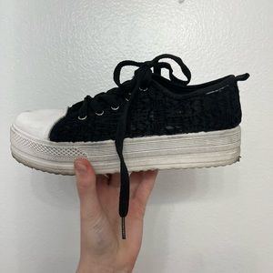 The cutest lace sneakers! Size 6!